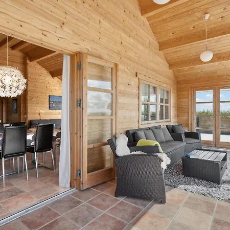 Holiday home Stunning In With Kitchen *